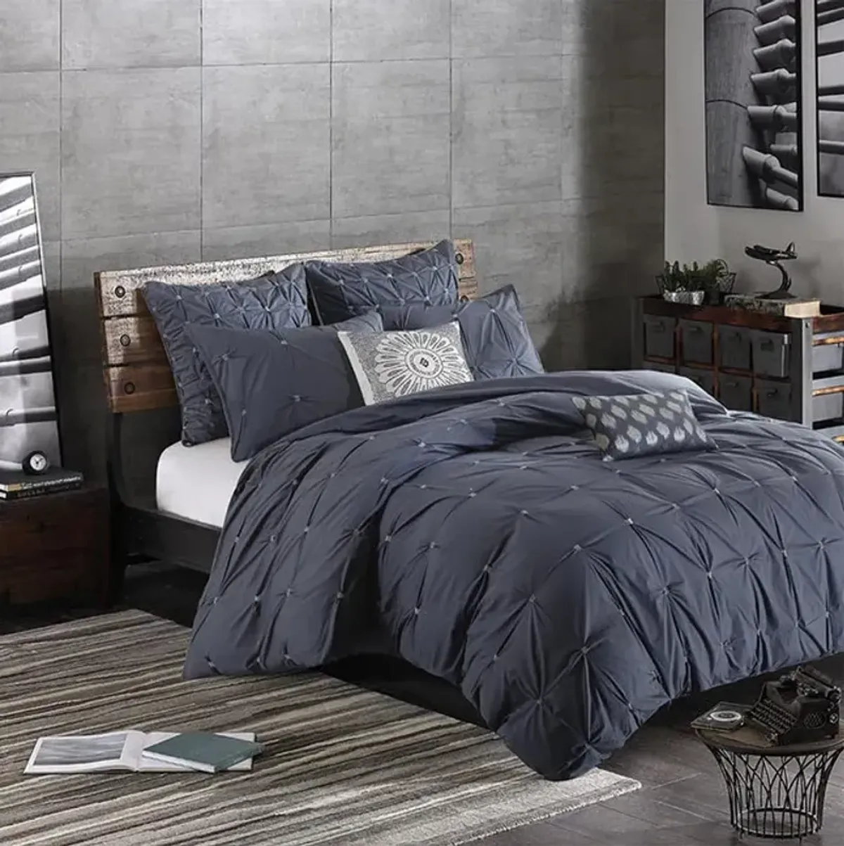 Masie Comforter Set