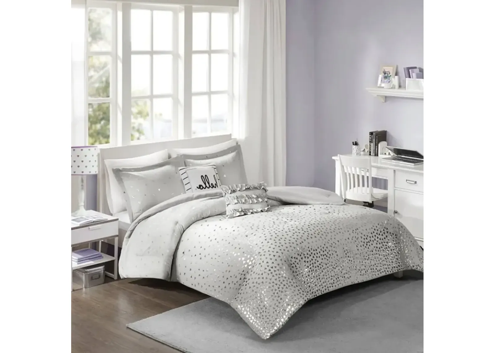 Zoey King Comforter Set