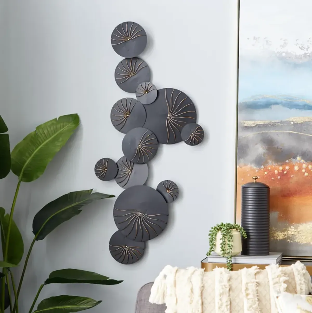 Contemporary Disc Metal Wall Decor 