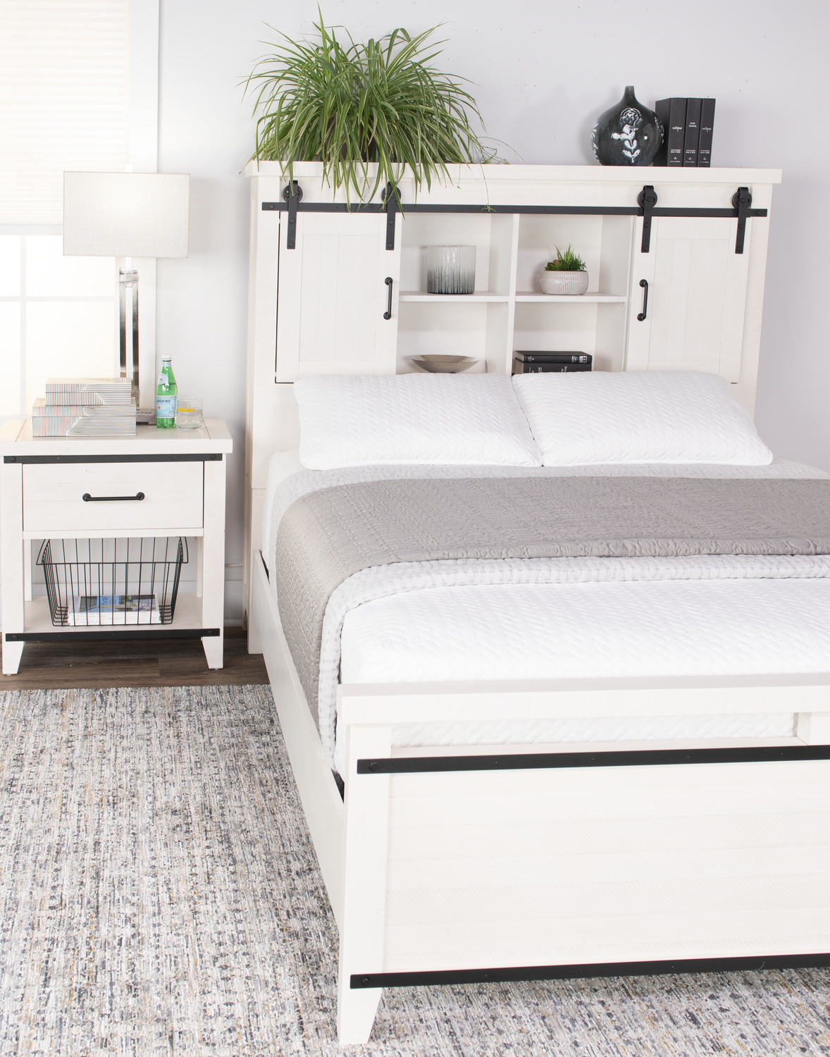 Urban Barn Queen Bookcase Headboard NonStorage White Bedroom Suite