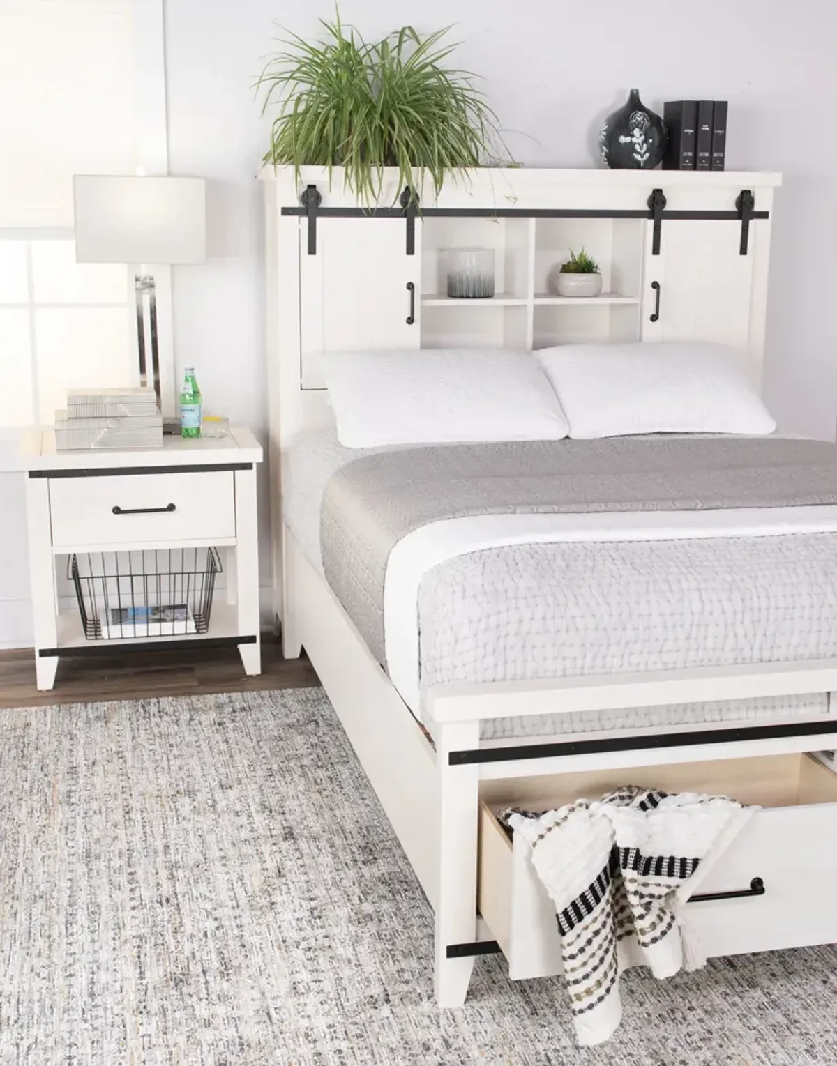 Urban Barn Queen Bookcase Storage Bedroom Suite With 1 Drawer Nightstand - White
