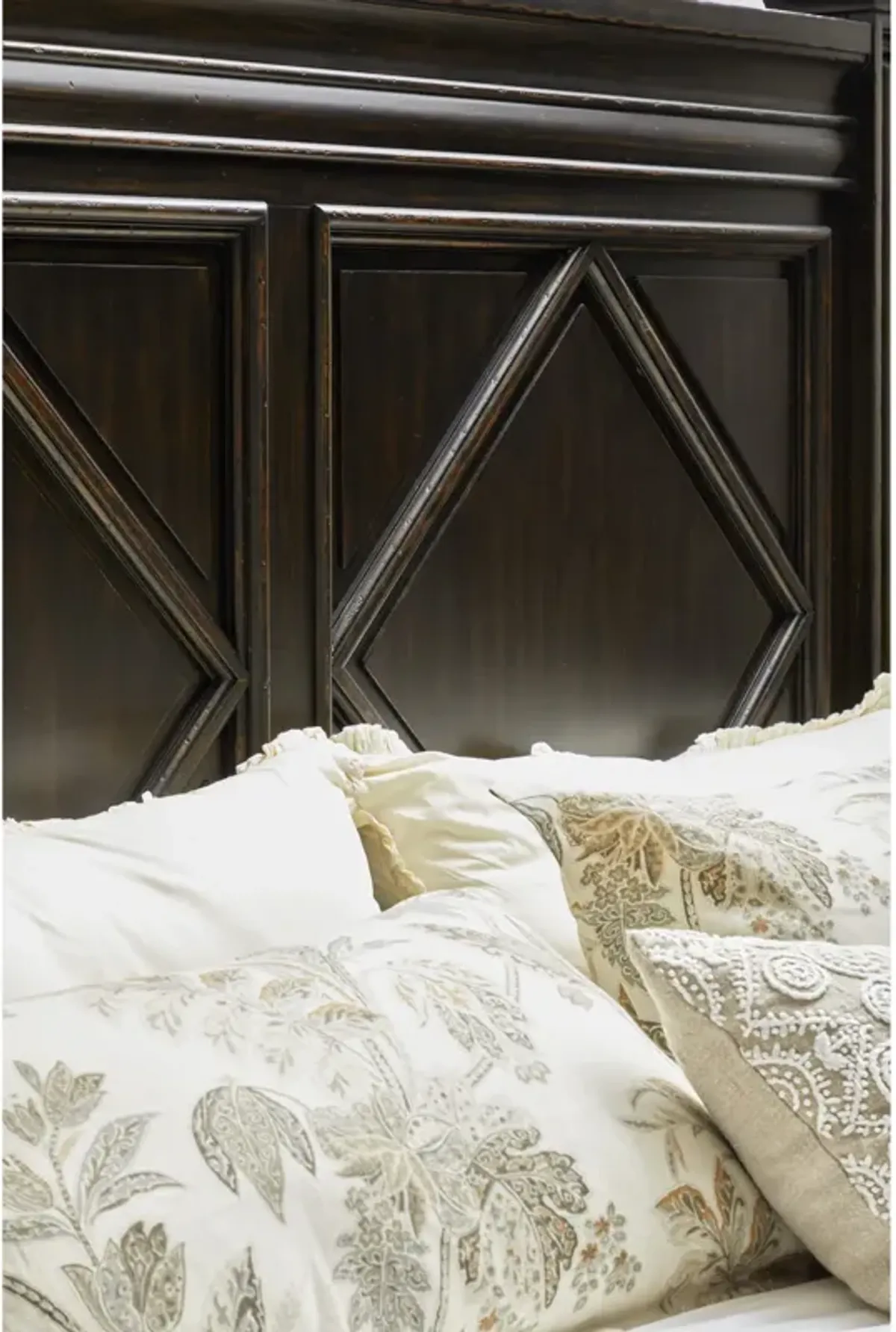 Magnus Midnight Queen Bed