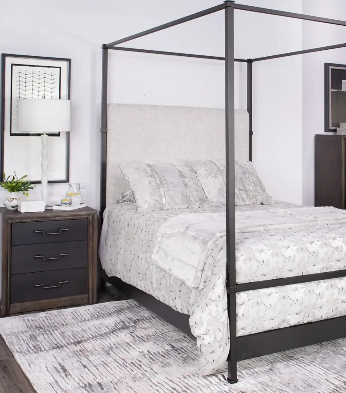 Quincy Canopy Bed - Queen