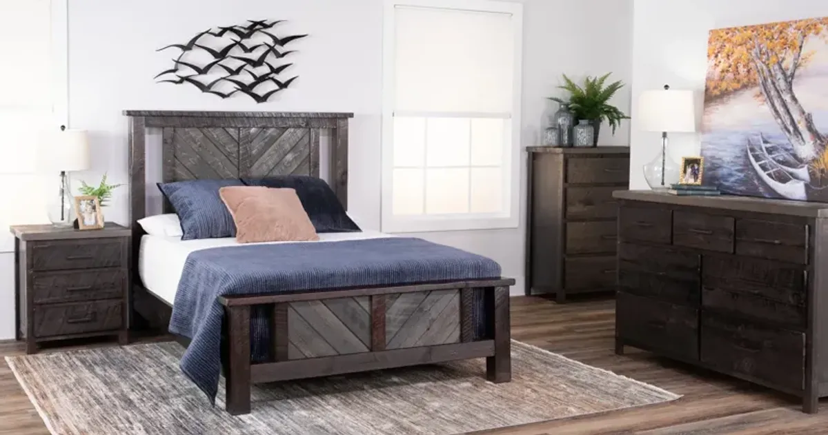 Woodshop Carriage Queen Bedroom Suite With 3 Drawer Nightstand