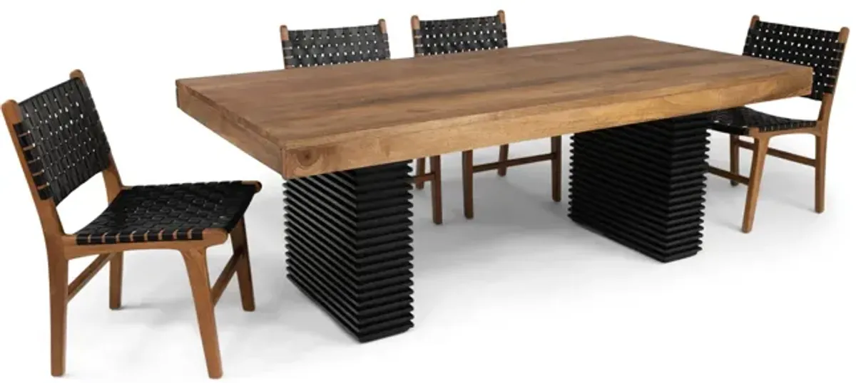 Kieren Dining Table With 4 Dale Chairs