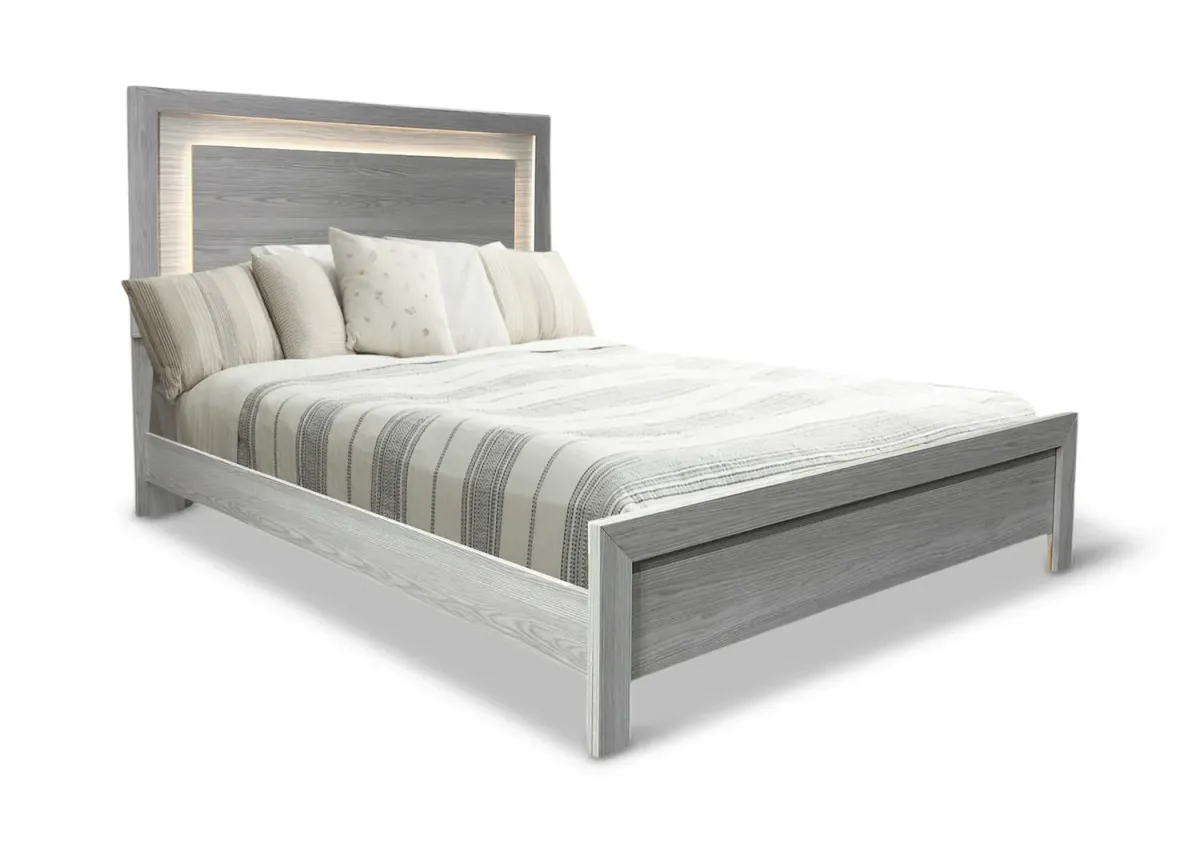 Sandalwood Queen Panel Bed
