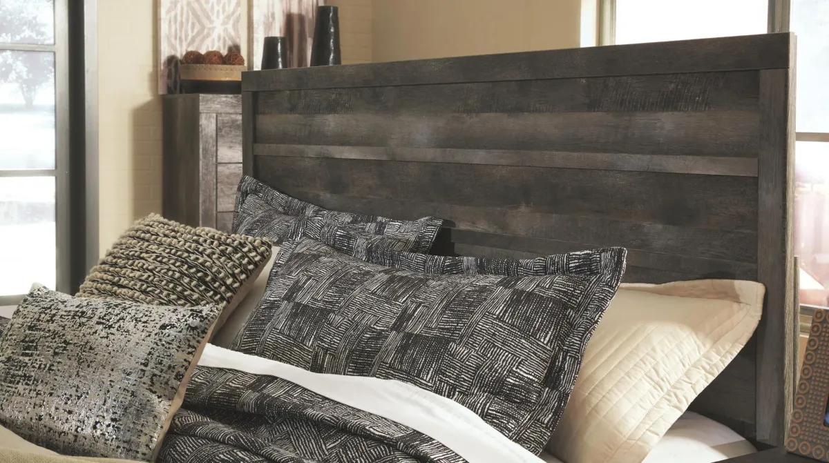 Ashley Wynnlow Gray Queen Panel Bed