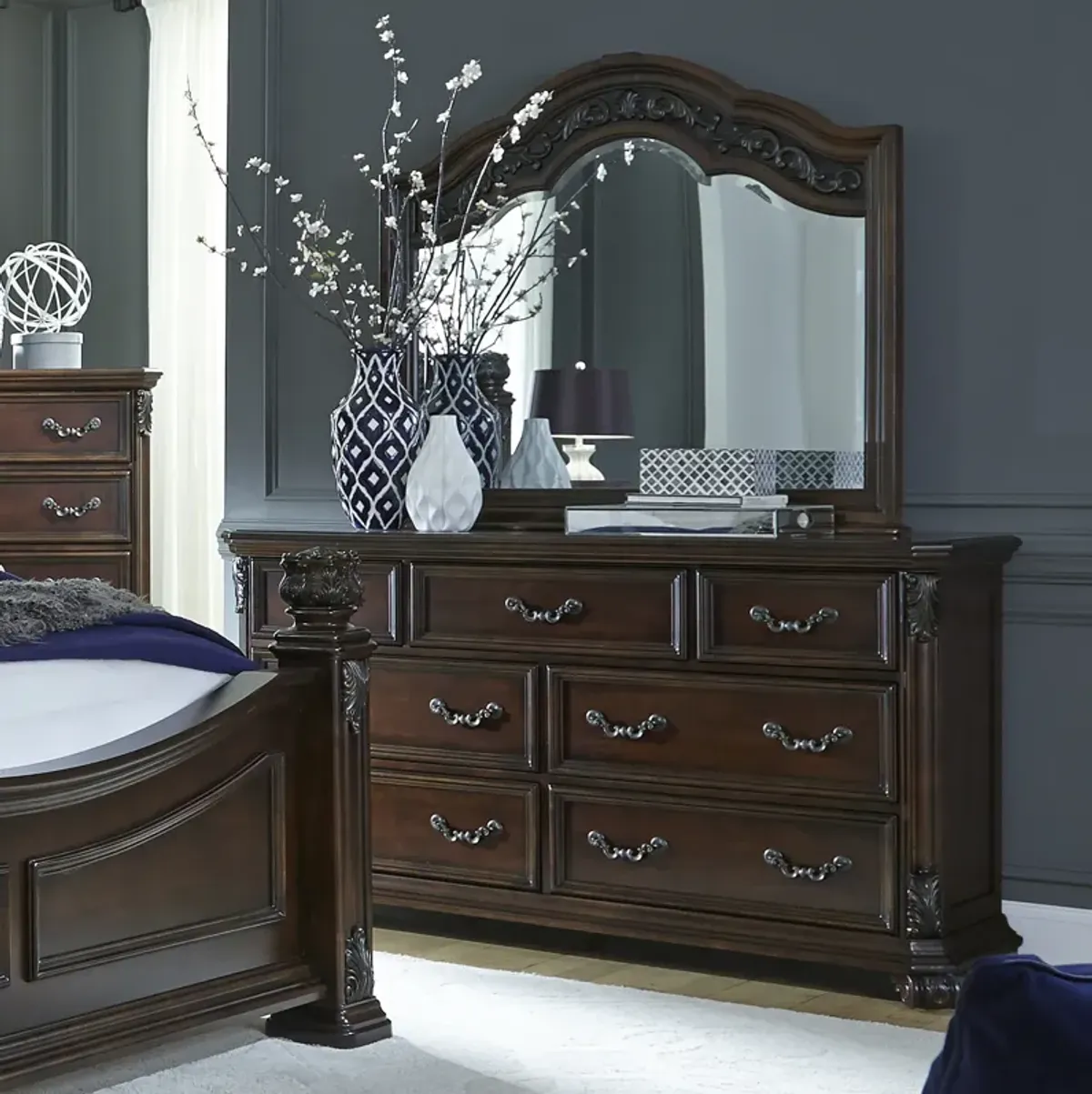 Liberty Furniture Complete King Bedroom Set Poster Bed, Dresser, Mirror, Chest & Nightstand Messina Estates