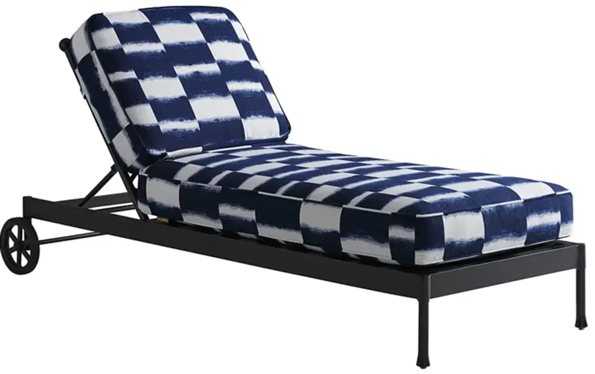 Tommy Bahama Outdoor by Lexington Pavlova Patio Chaise Lounge Chair in Textured Graphite/Printed Cushion