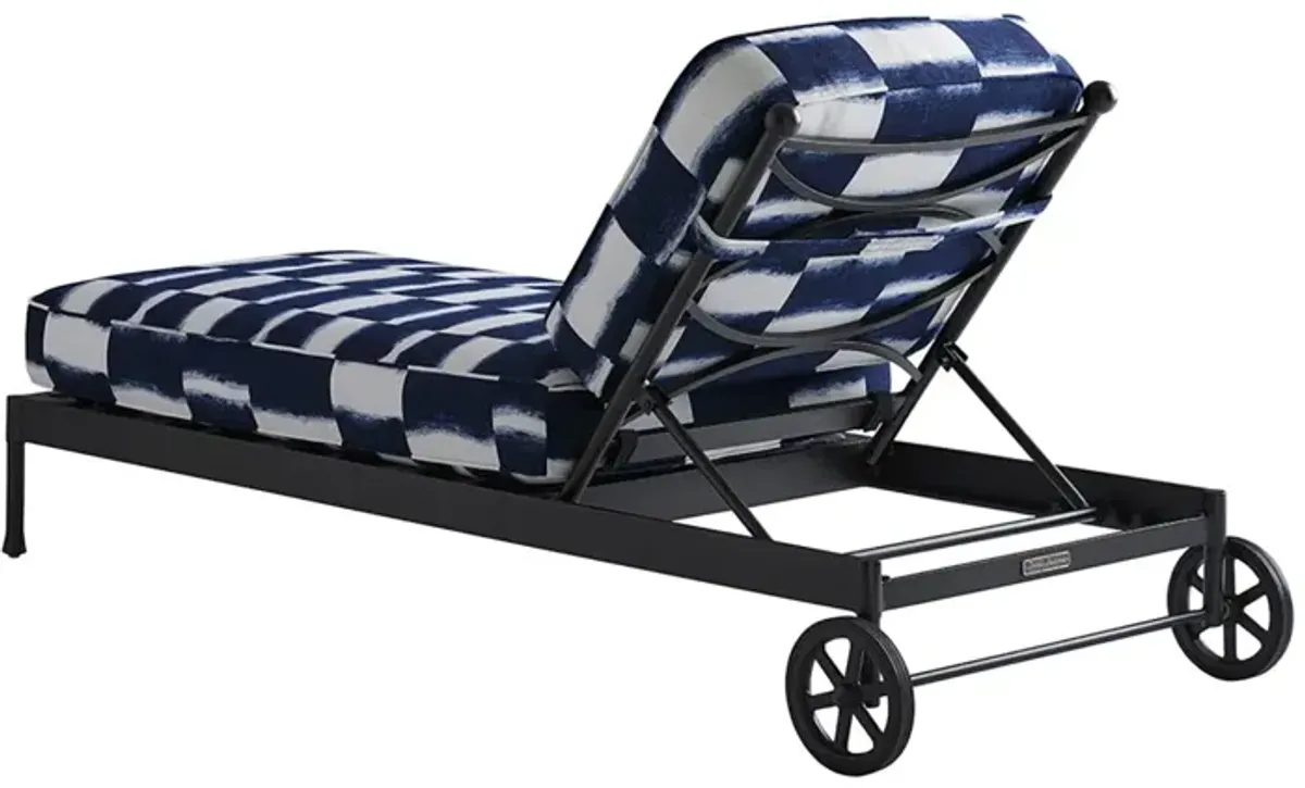 Tommy Bahama Outdoor by Lexington Pavlova Patio Chaise Lounge Chair in Textured Graphite/Printed Cushion