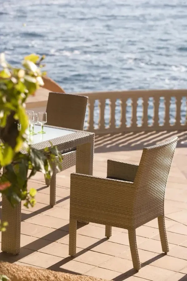 CUBIX STACKABLE ARMCHAIR