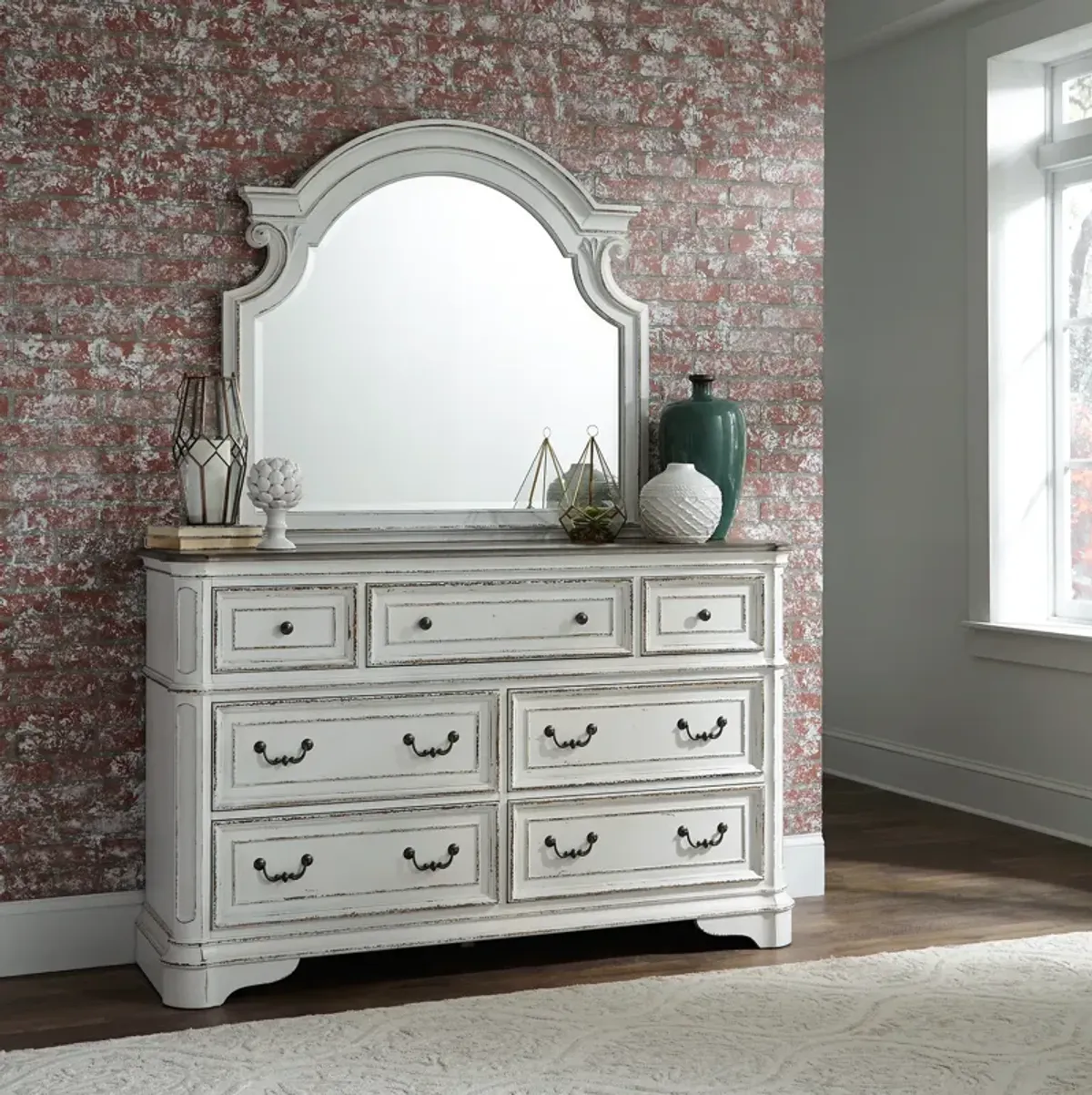 Liberty Furniture Complete California King Set Upholstered Sleigh Bed, Dresser, Mirror, Chest & Nightstand Magnolia Manor