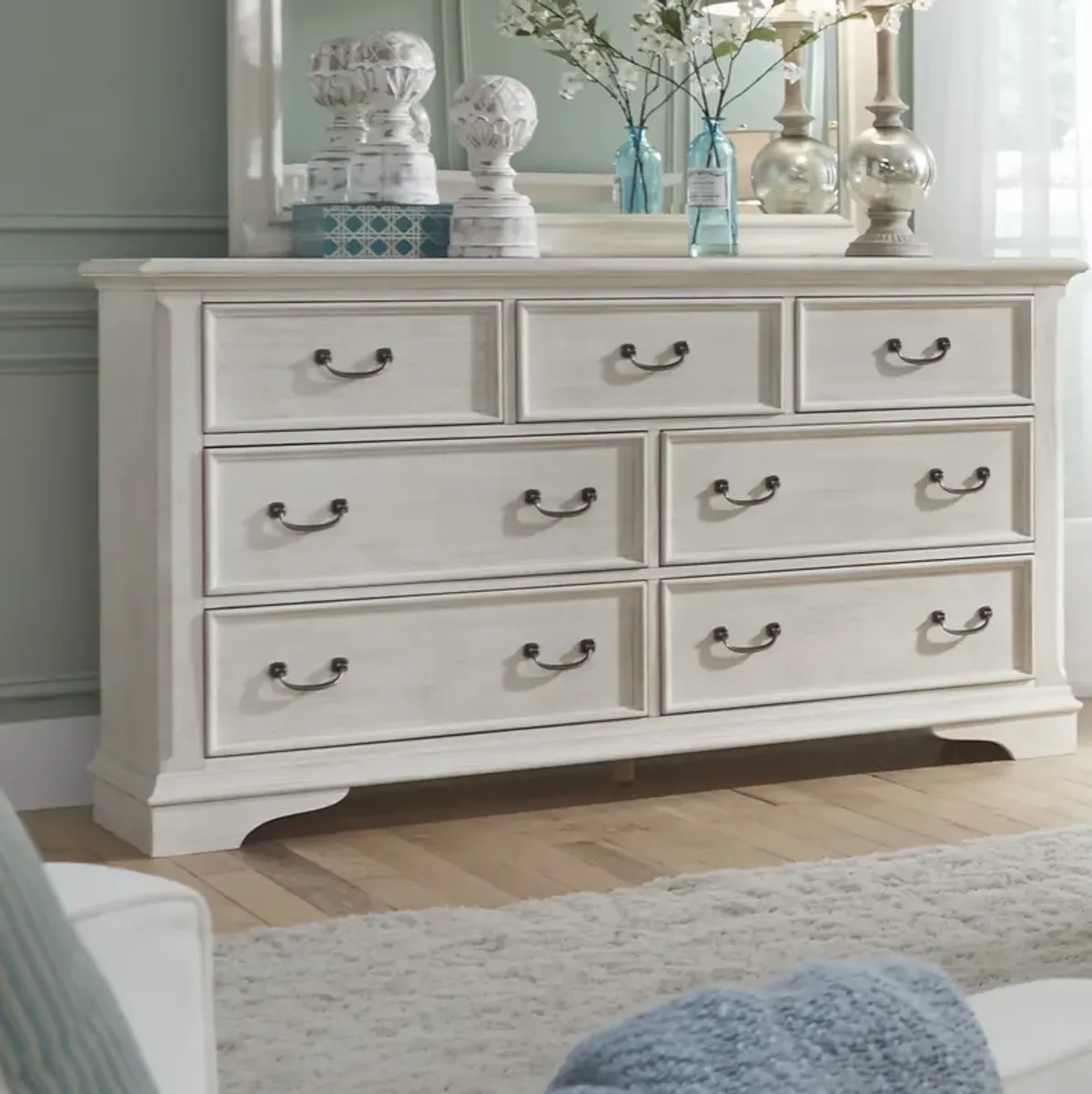 Liberty Furniture White 7-Drawer Dresser Bayside