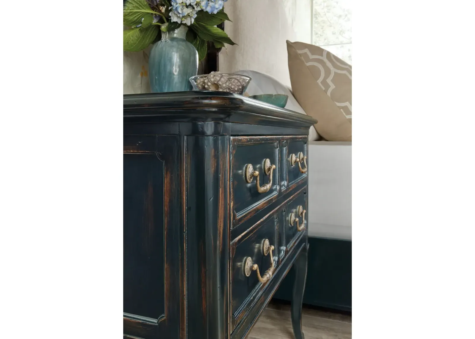 Hooker Furniture Charleston Black Cherry 2-Drawer Nightstand