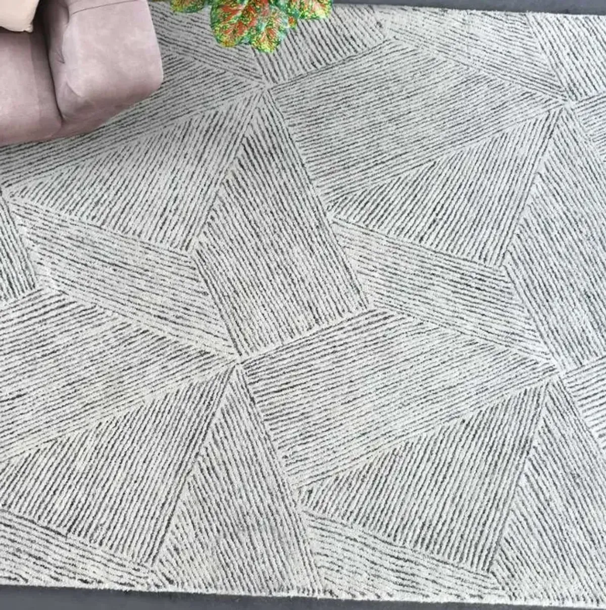 Uttermost Paonia Gray/Ivory 6 X 9 Area Rug