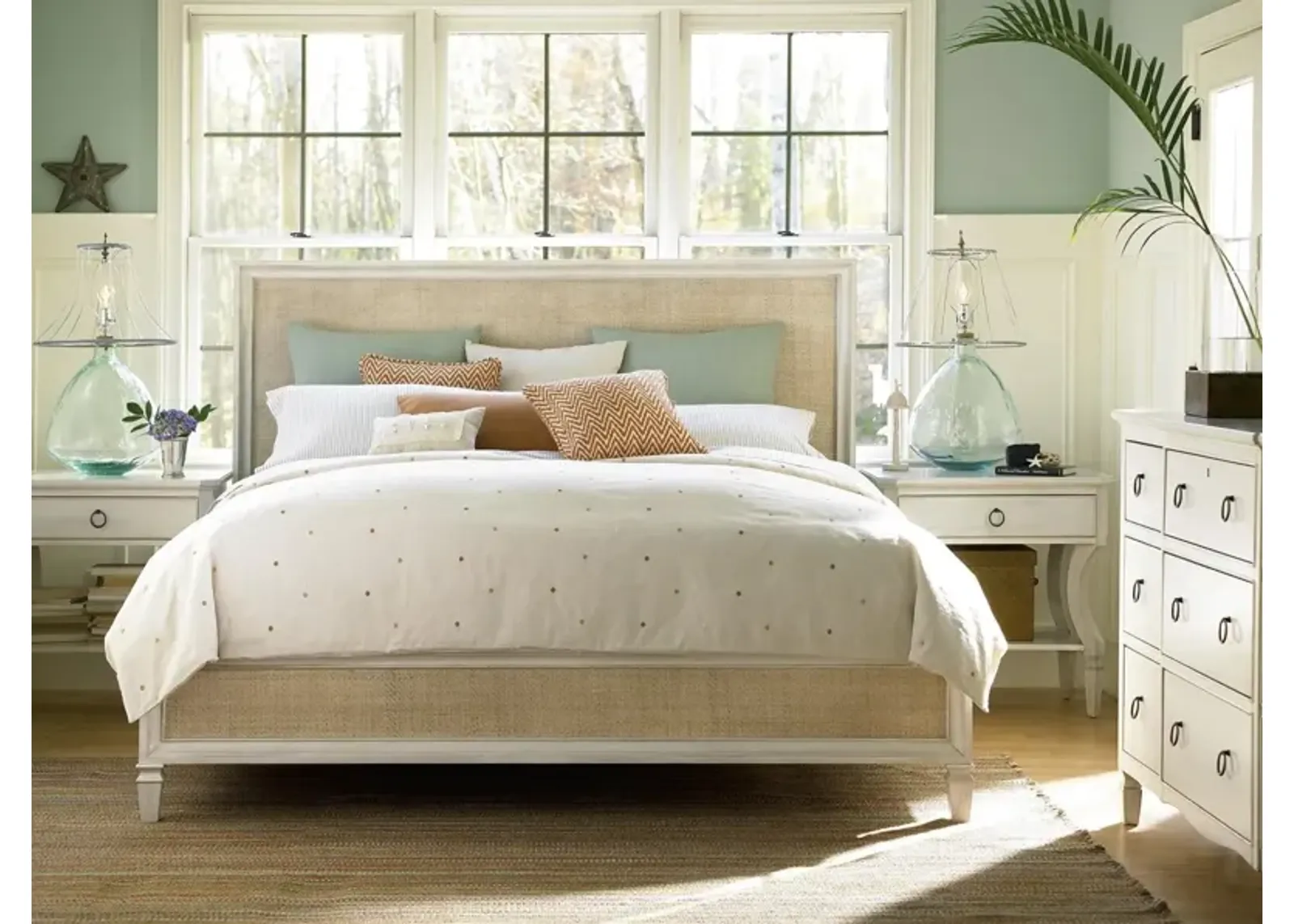 Universal Summer Hill Cotton Woven Accent King Bed