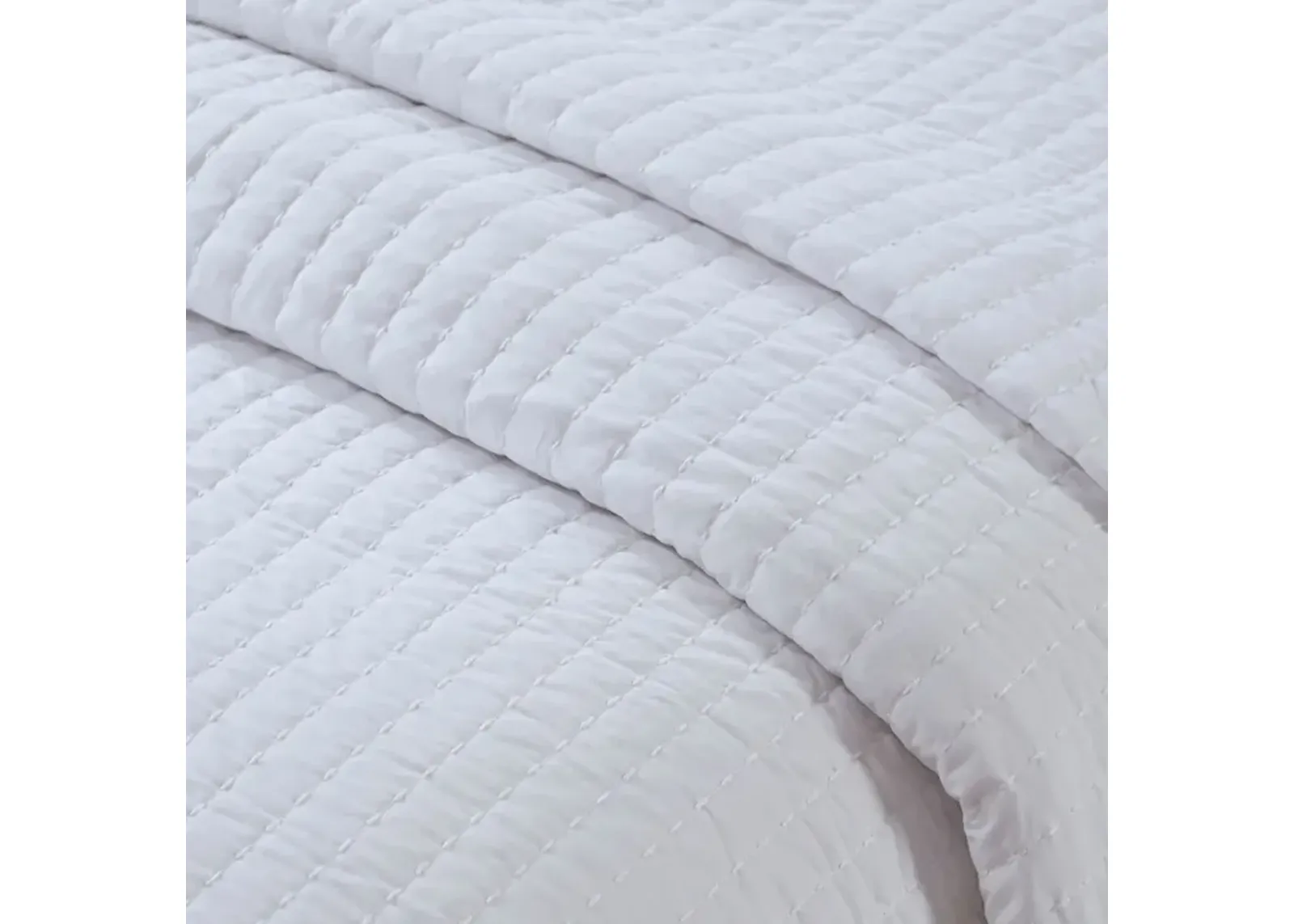 Olliix Madison Park Keaton White King/California King Quilt Set