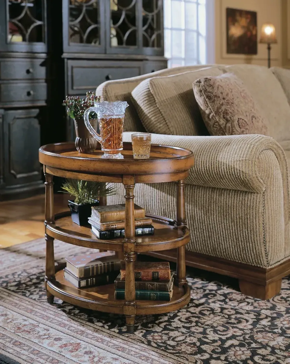 OVAL ACCENT TABLE