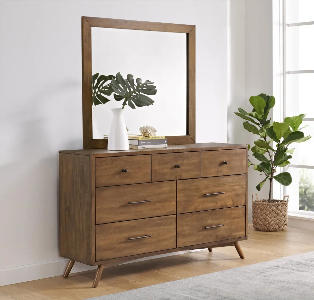 MID-CENTURY MODERN DRESSER CINNAMON