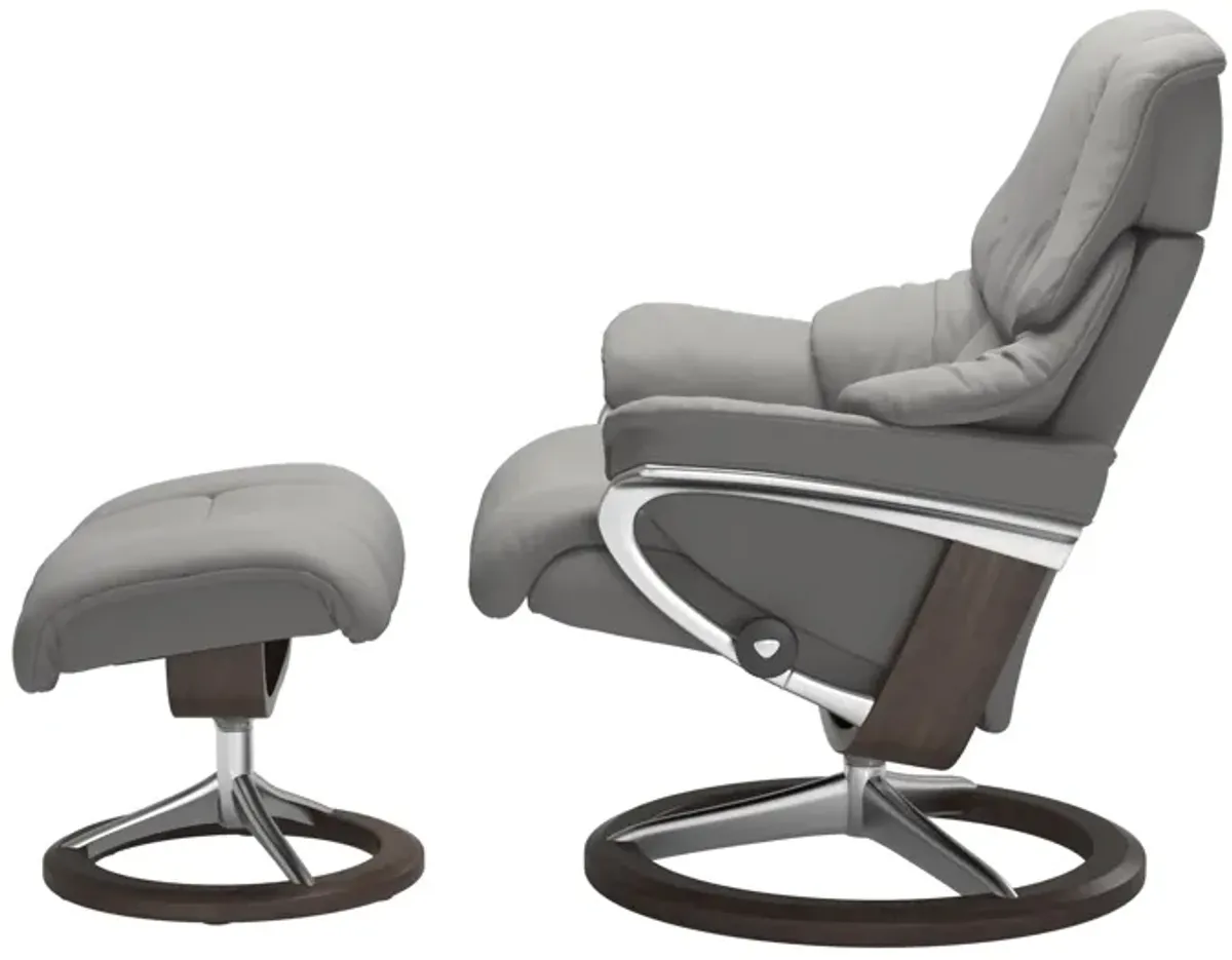 Stressless Reno Large Signature Base Chair & Ottoman in Paloma Silver Grey in Wenge Finish