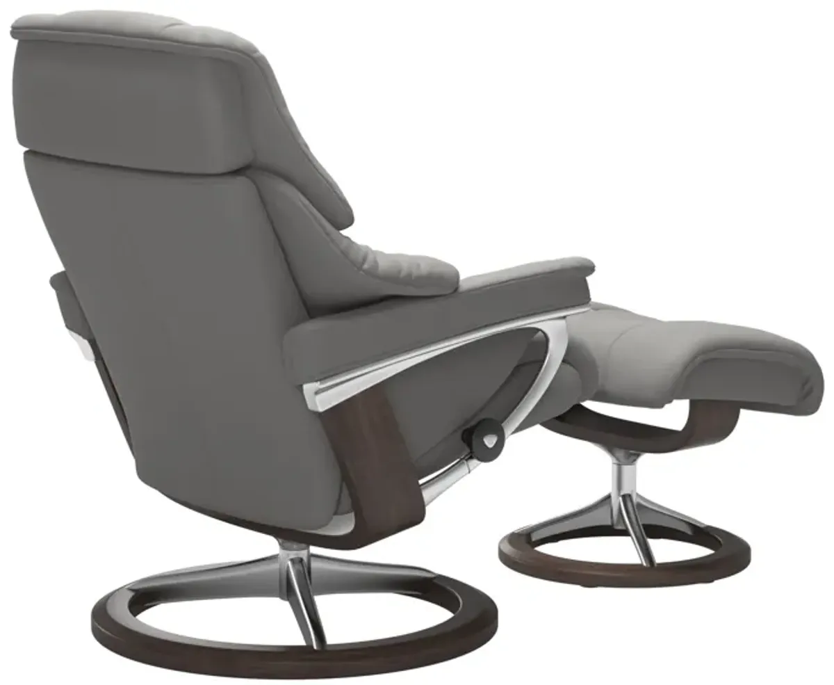 Stressless Reno Large Signature Base Chair & Ottoman in Paloma Silver Grey in Wenge Finish