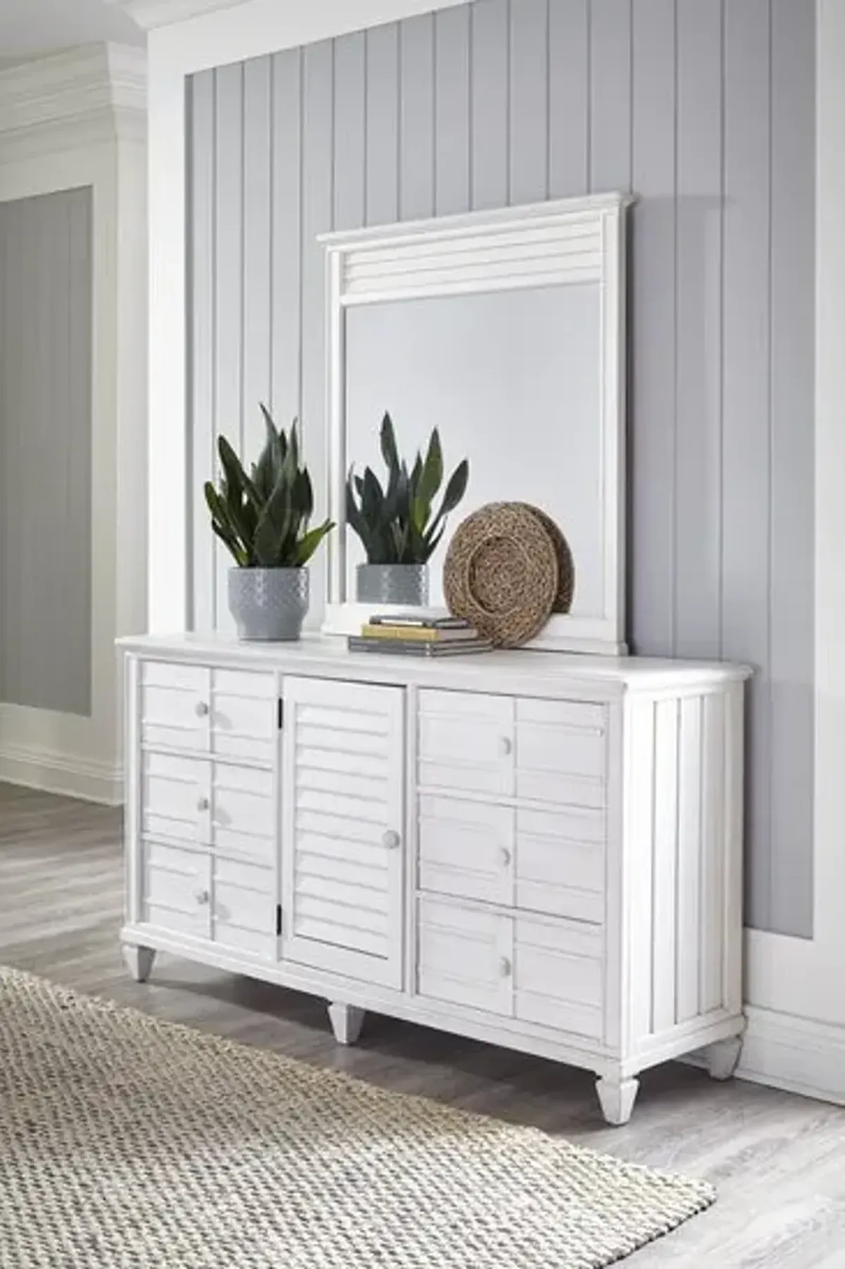 Palmetto Home Cane Bay White 6-Drawer 1-Door Dresser