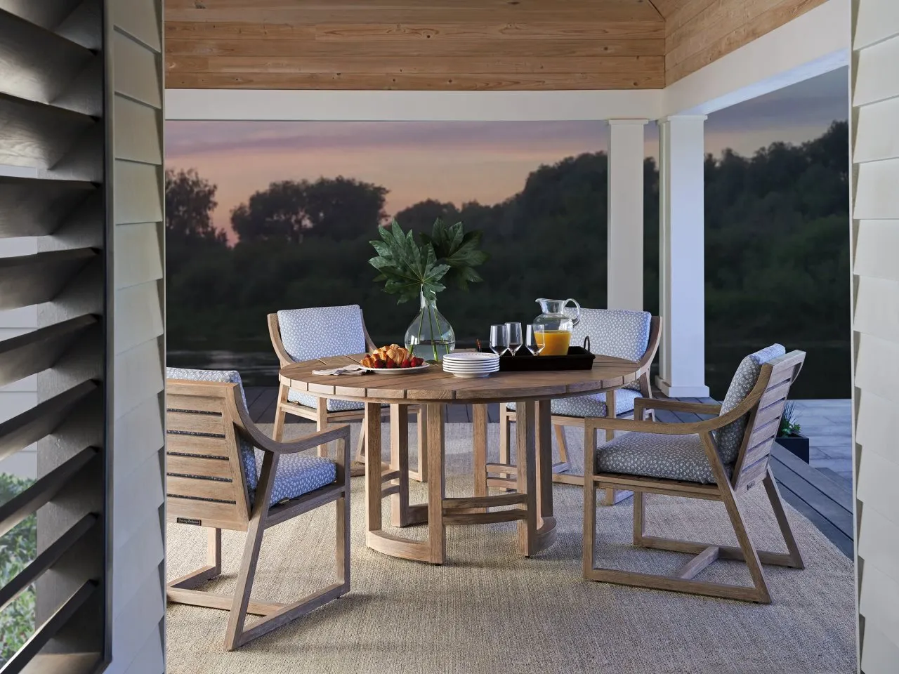 OUTDOOR ROUND DINING TABLE - STILLWATER COVE