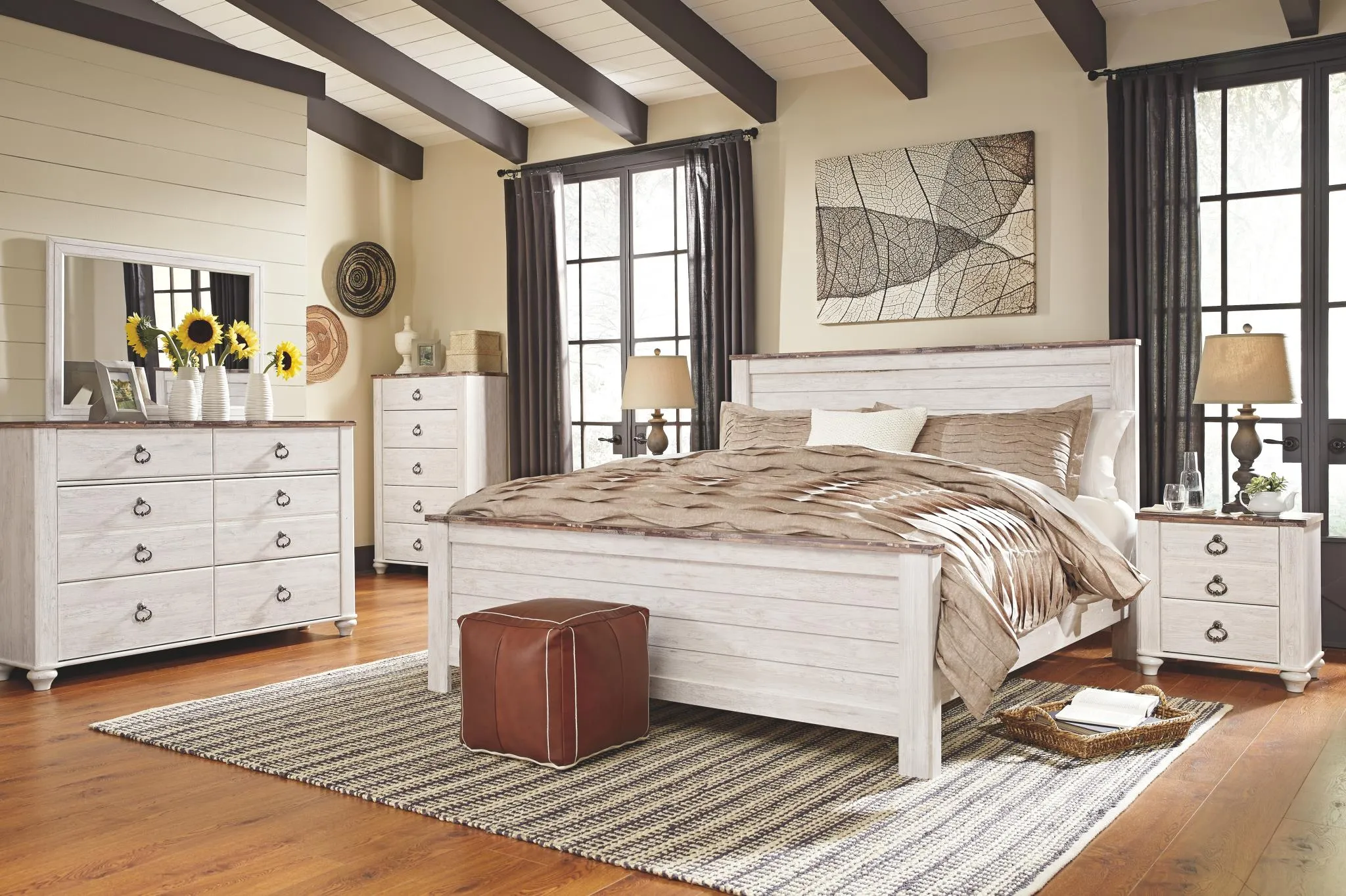 WILLOWTON CALIFORNIA KING PANEL BED WHITEWASH SIGNATURE DESIGN