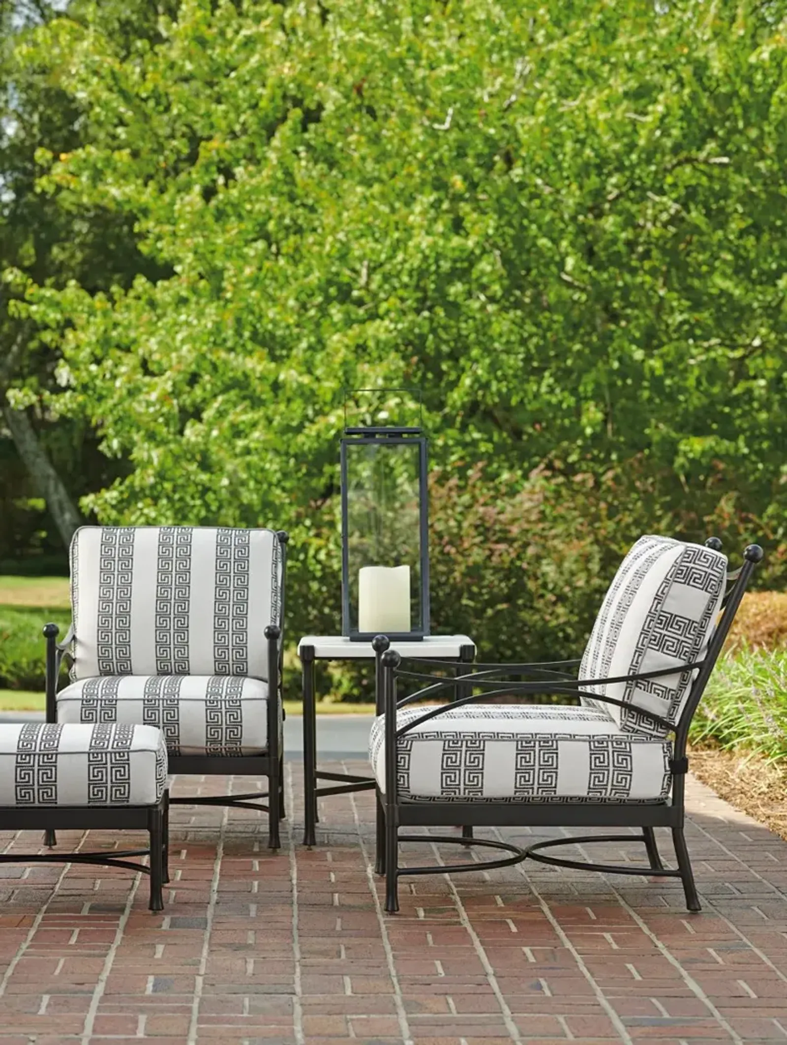 Tommy Bahama Outdoor by Lexington Pavlova 16 Inch Patio Ottoman in Textured Graphite/Printed Cushion