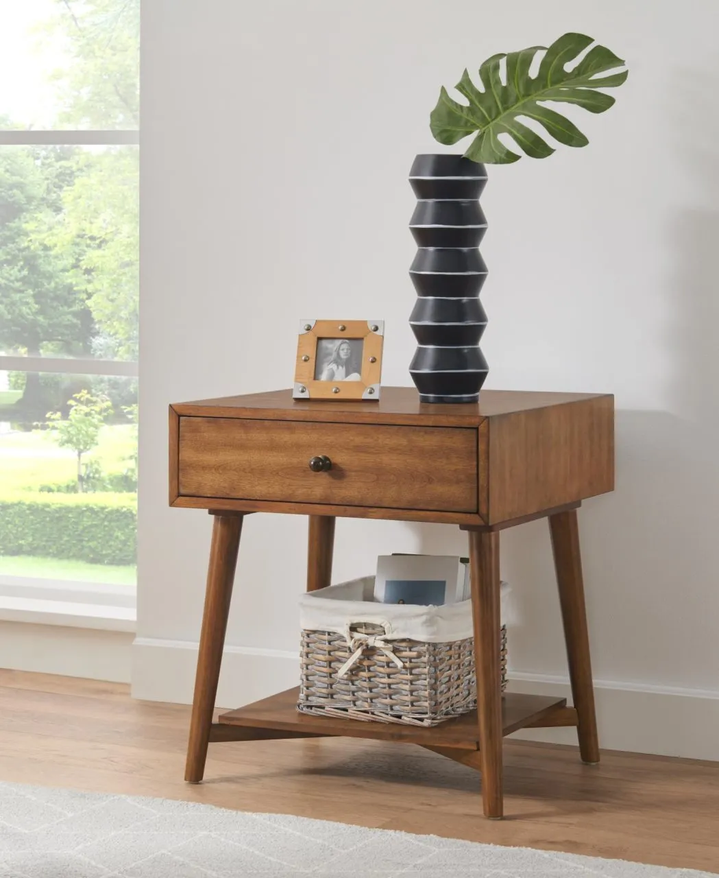 MID CENTURY MODERN 1-DRAWER END TABLE IN CINNAMON