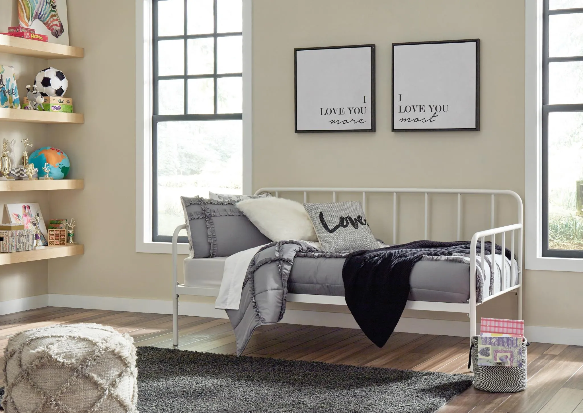 TRENTLORE TWIN METAL DAY BED WITH PLATFORM WHITE SIGNATURE DESIGN