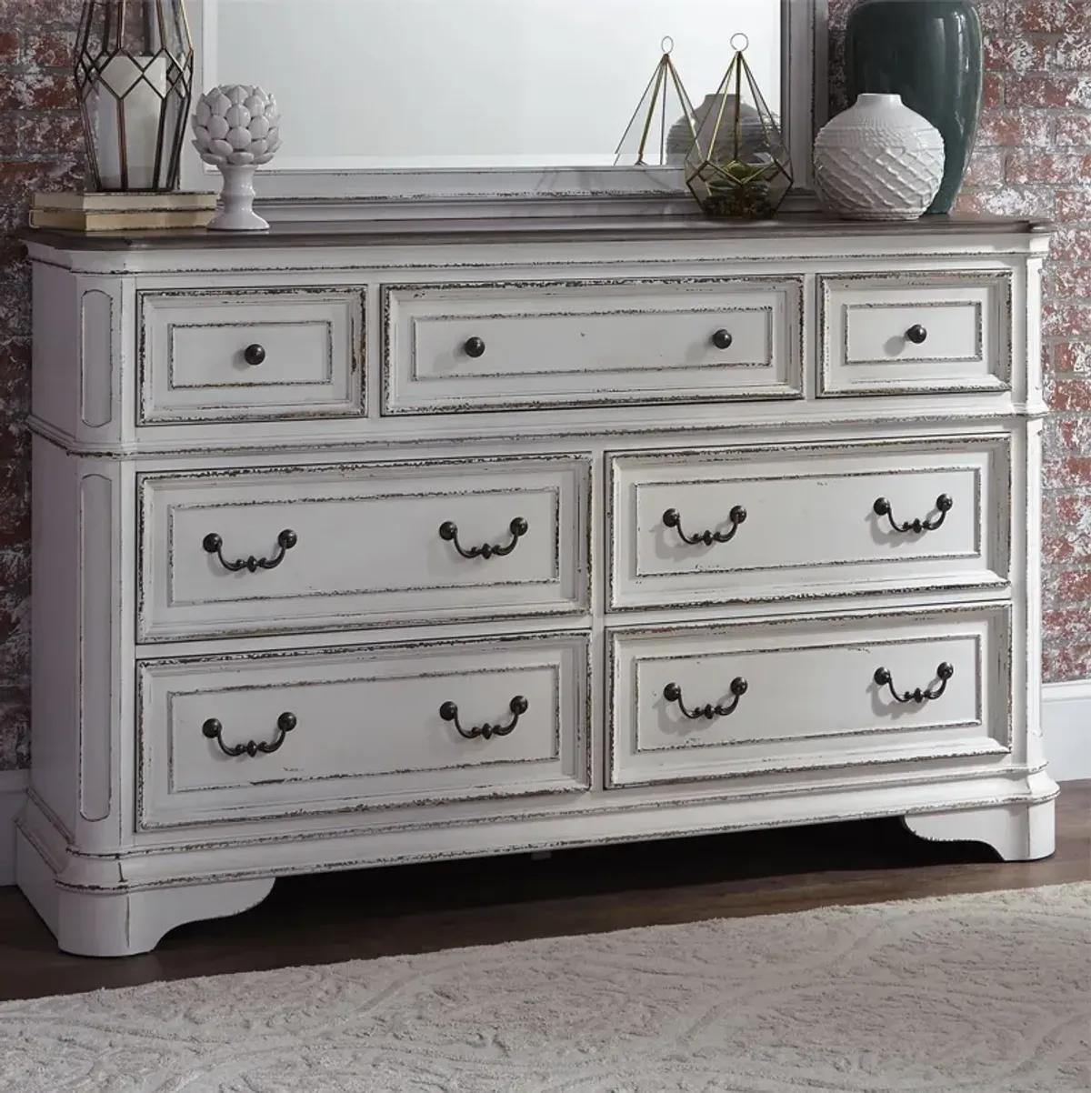 Liberty Furniture Magnolia Manor Antique White 7-Drawer Dresser