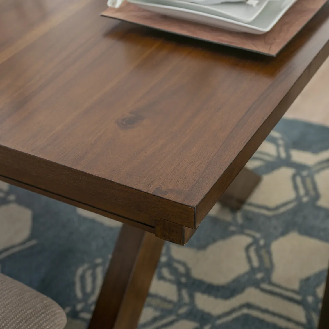 KRAVEN DINING TABLE