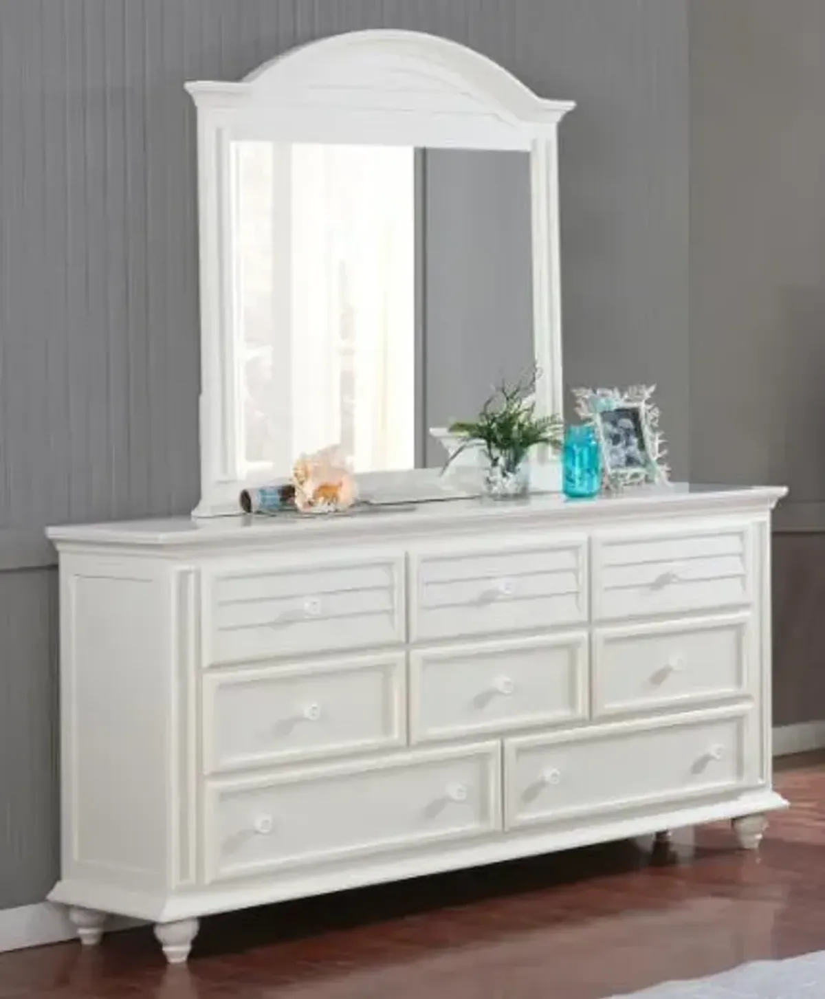 Madison Avenue Seaside White 8-Drawer Dresser