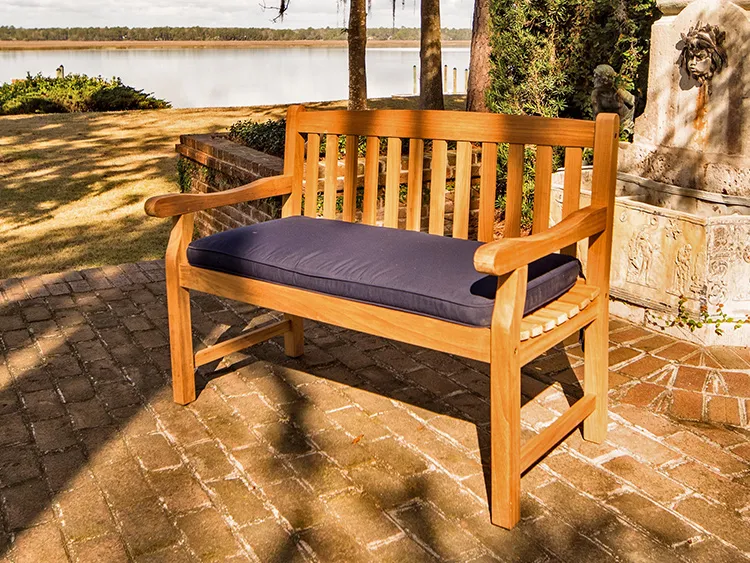 CLASSIC TWO-SEATER OUTDOOR BENCH