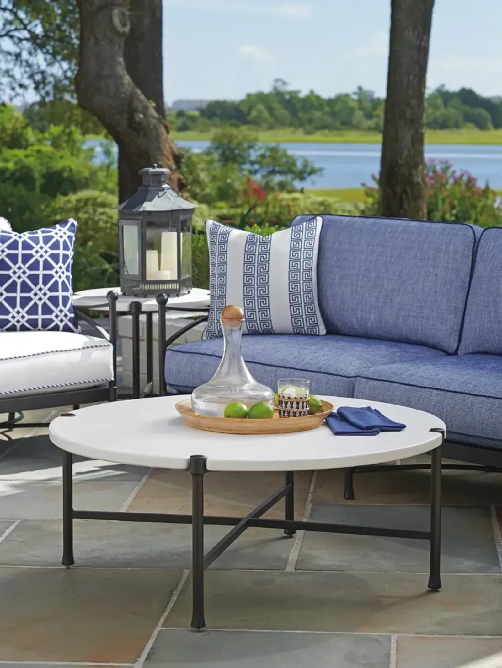 Tommy Bahama Outdoor by Lexington Pavlova Round Cocktail Coffee Table