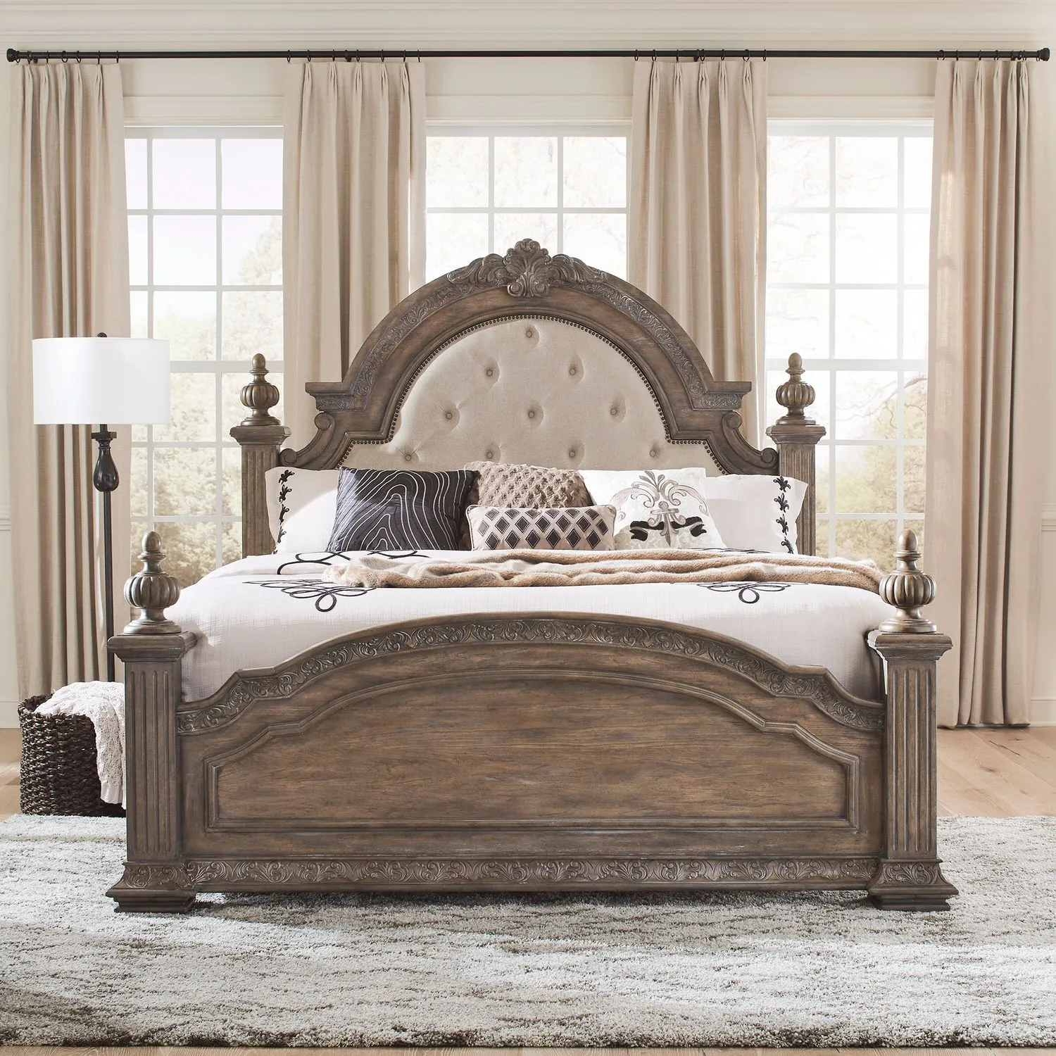 QUEEN POSTER BED - CARLISLE COURT