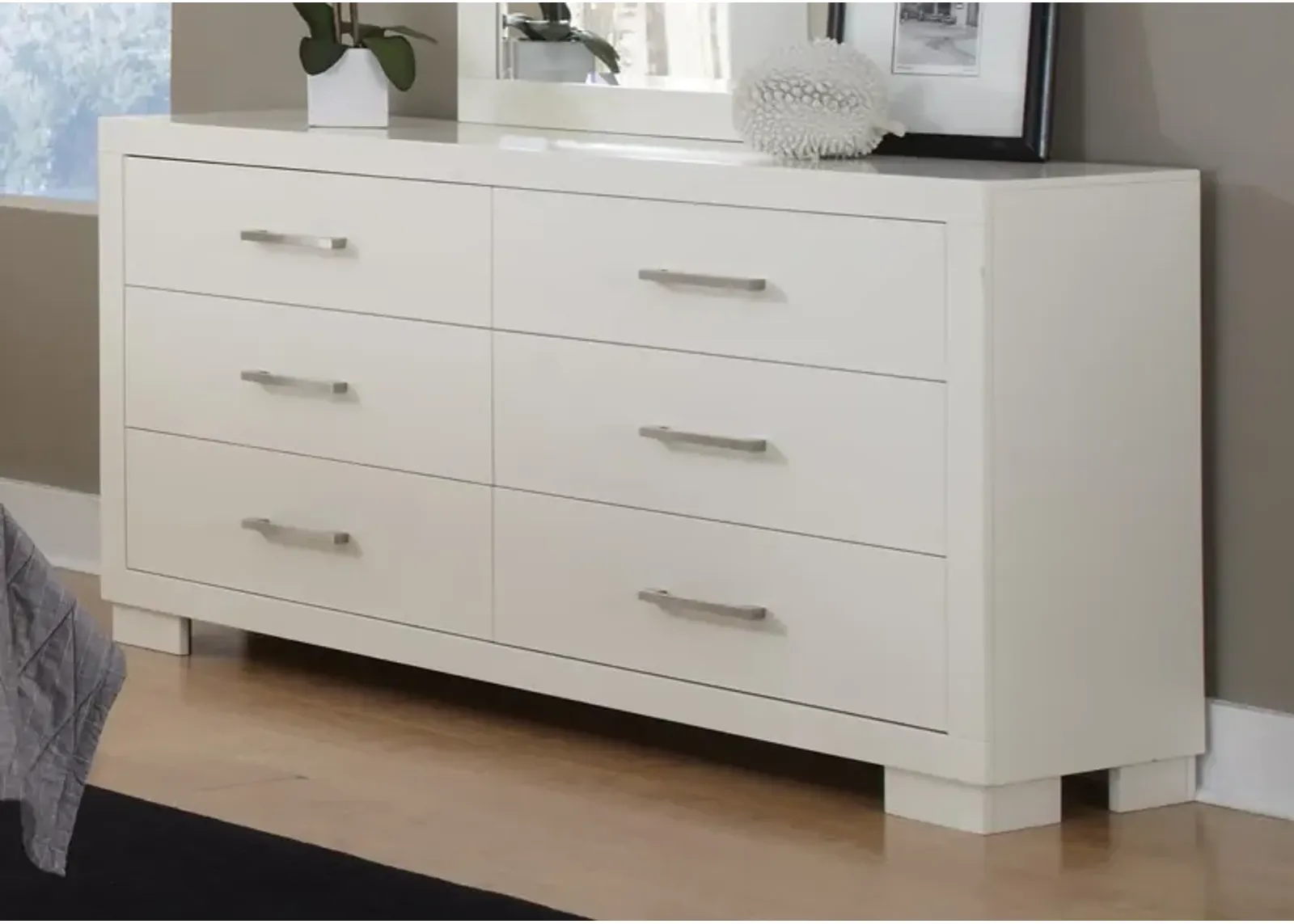 Coaster Jessica 6-Drawer Dresser Cream White