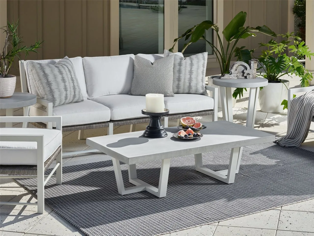 COASTAL LIVING OUTDOOR SOUTH BEACH CHALK/GRAY COFFEE TABLE