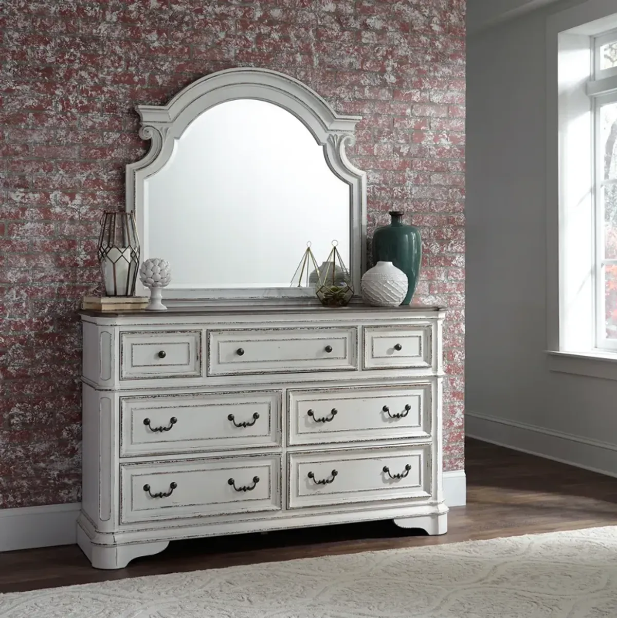 Liberty Furniture Complete Queen Bedroom Set Upholstered Sleigh Bed, Dresser, Mirror & Nightstand Magnolia Manor