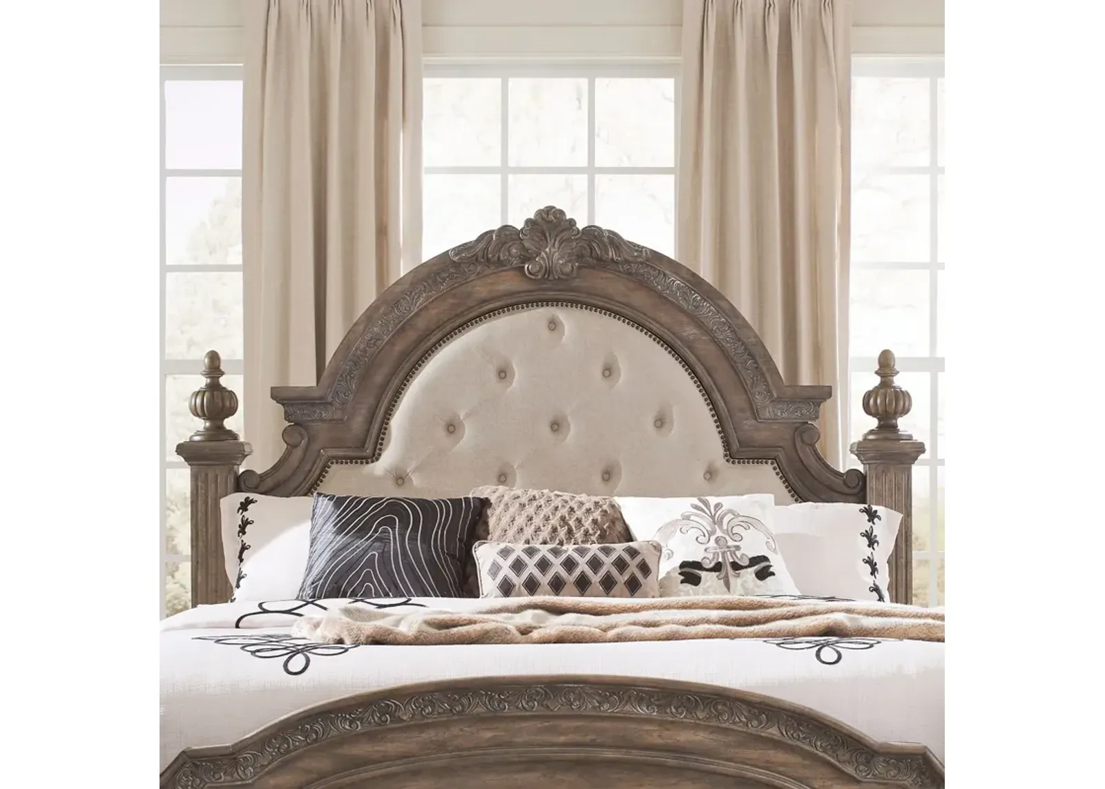 Upholstered Poster Carlisle Court Queen Headboard