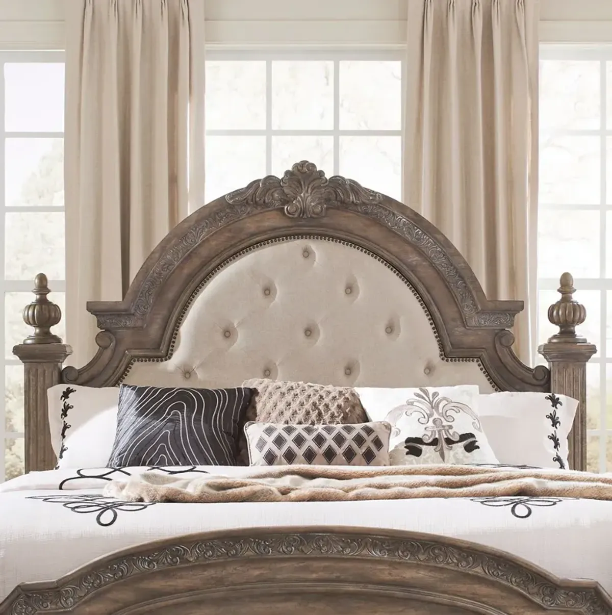 Upholstered Poster Carlisle Court Queen Headboard