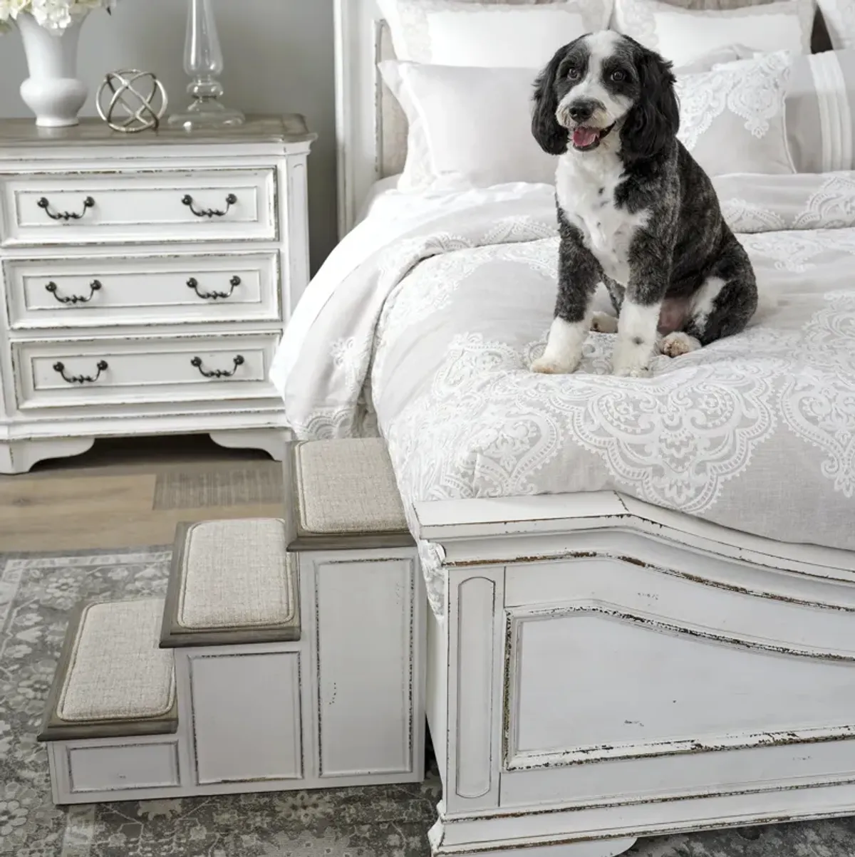 Liberty Furniture Magnolia Manor Antique White Pet Steps