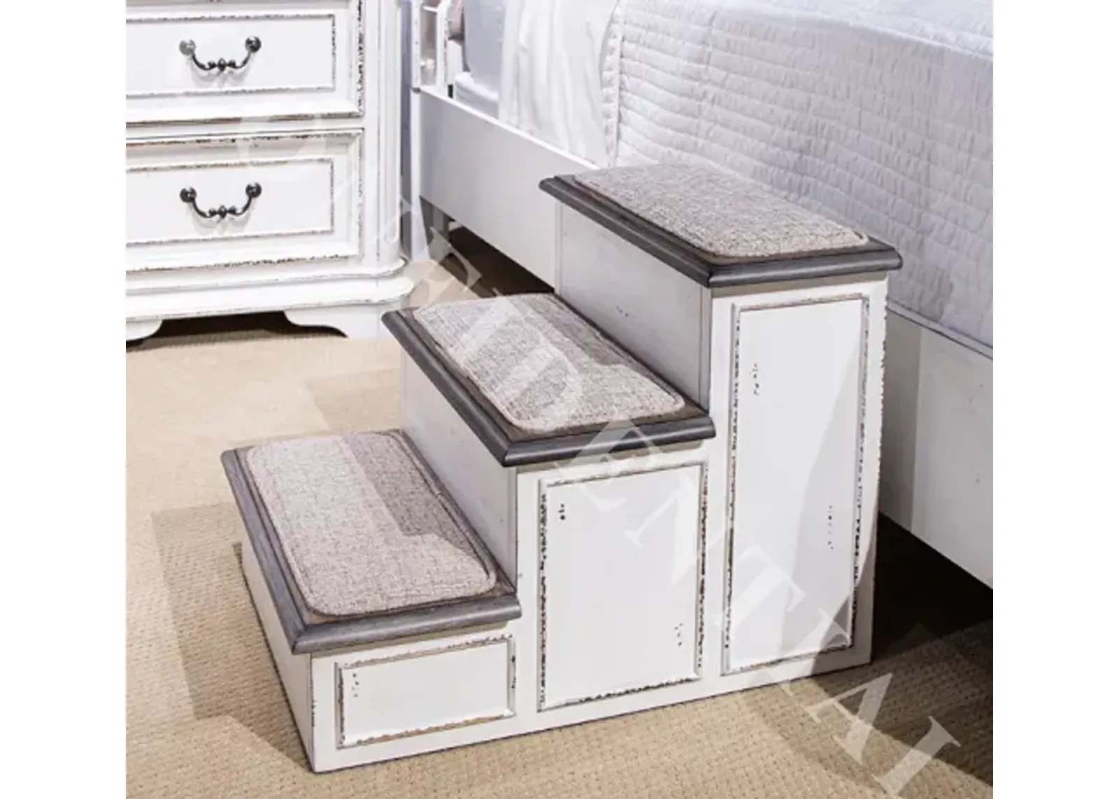 Liberty Furniture Magnolia Manor Antique White Pet Steps