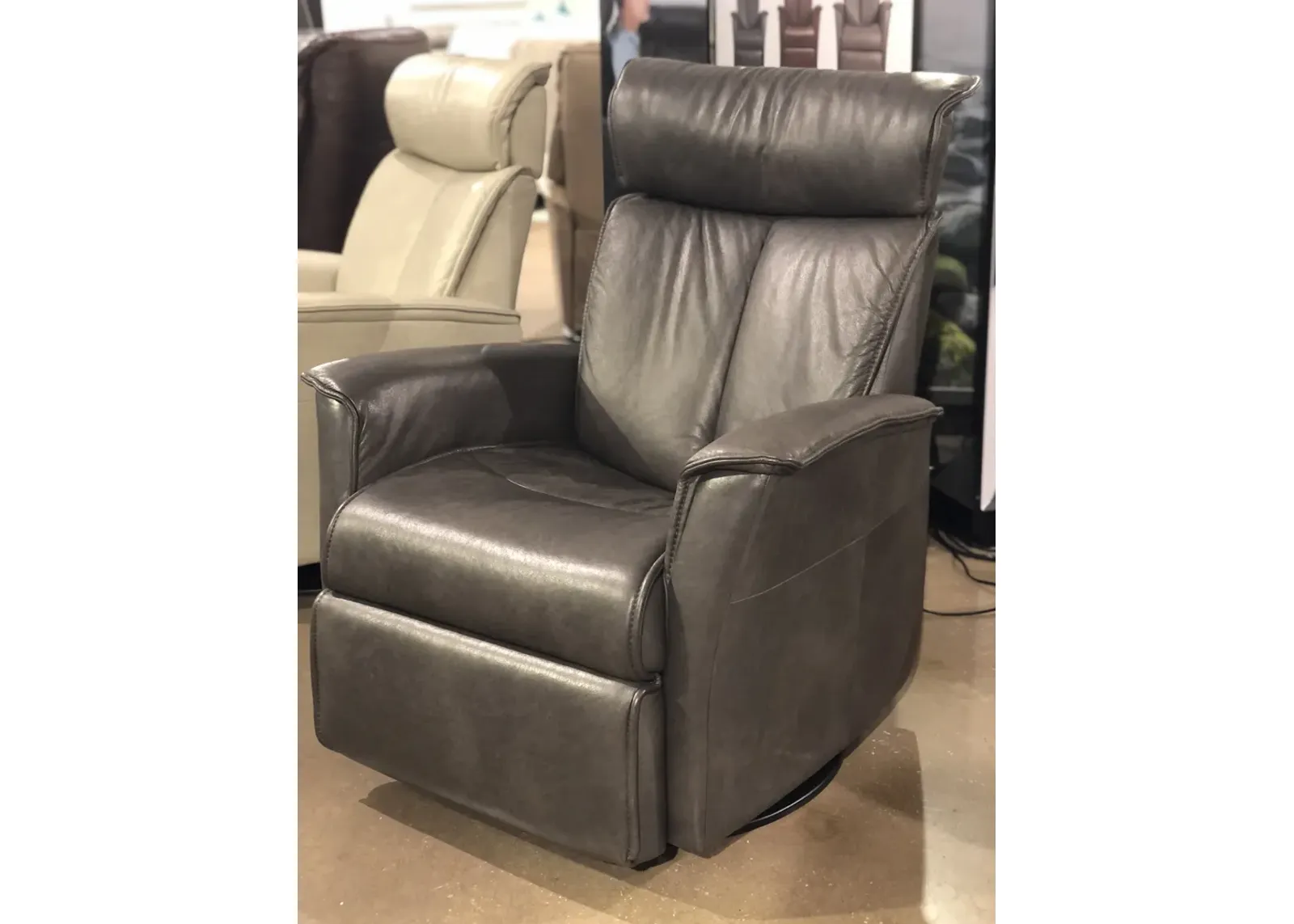 Norweigan Comfort Duke Large Relaxer Power Leather Swivel Recliner