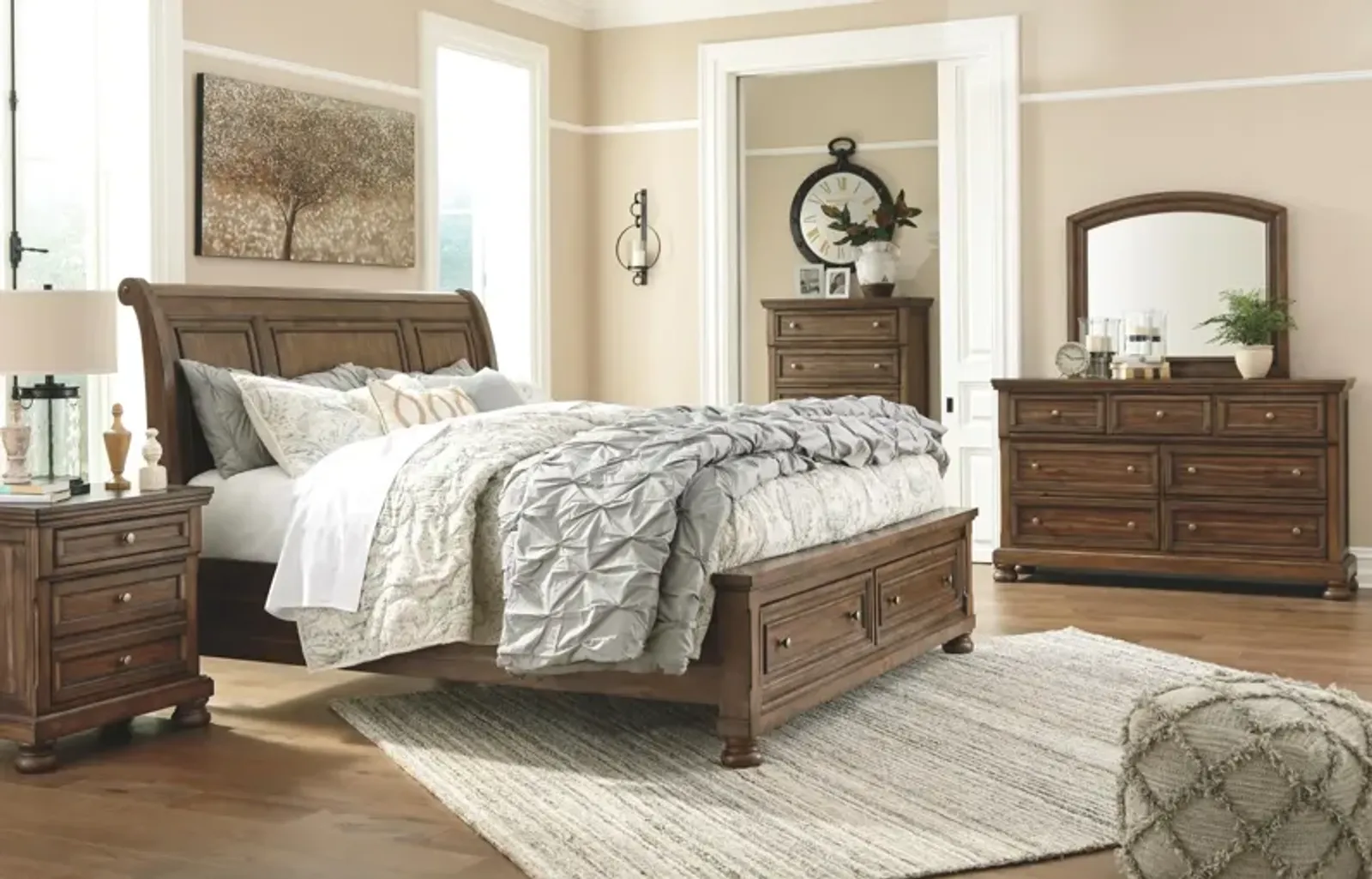 Ashley Flynnter Medium Brown Queen Sleigh Bed