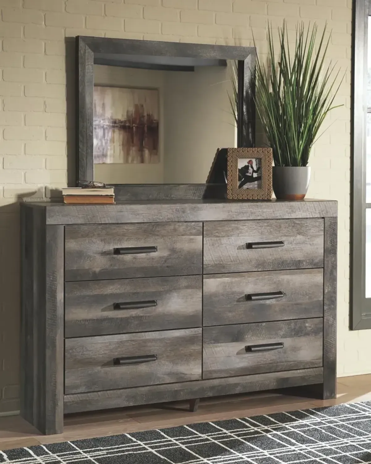 Ashley Wynnlow Gray Dresser & Mirror Set