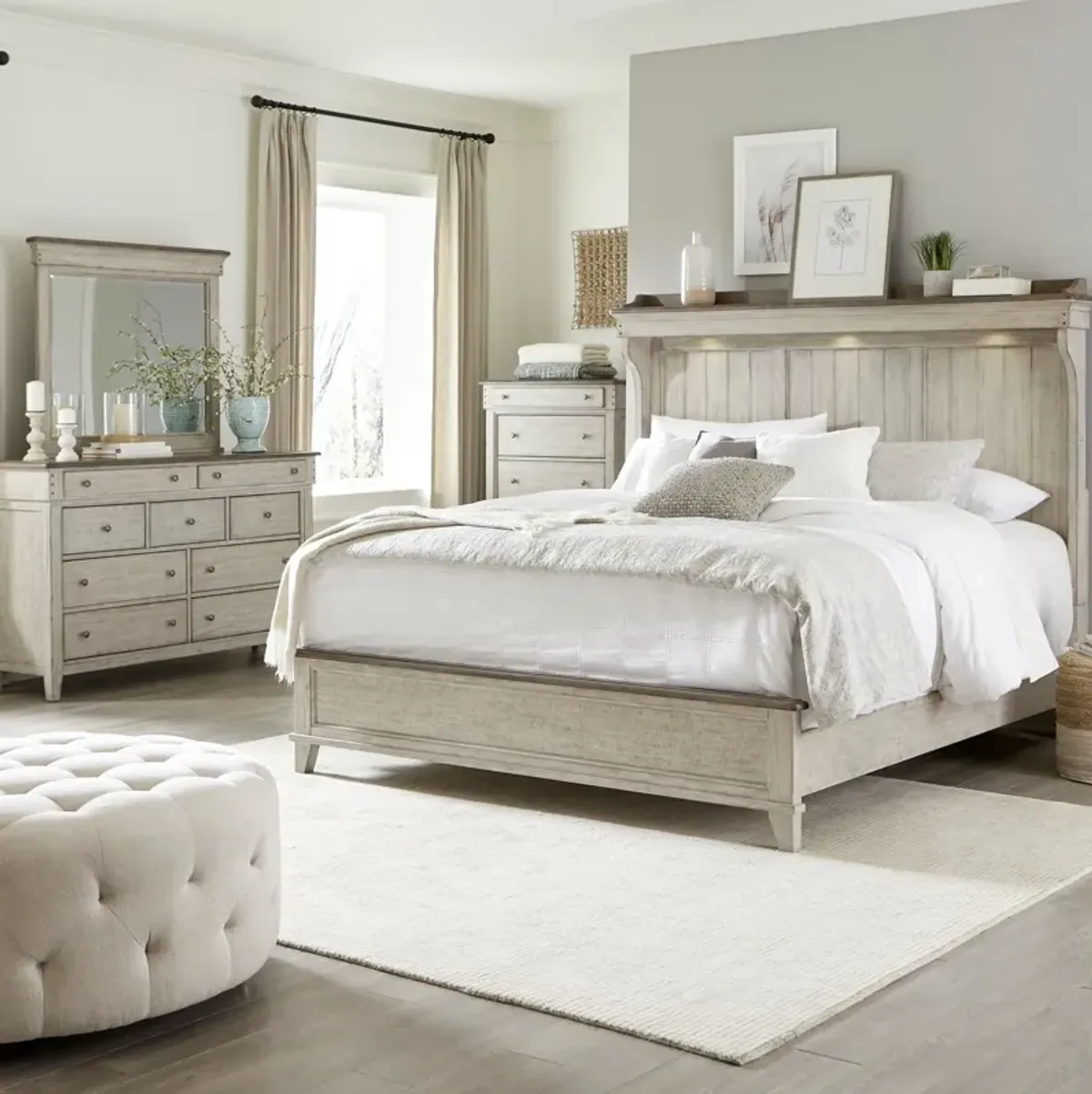 Liberty Furniture Complete Queen Bedroom Set Mantel Bed, Dresser, Mirror & Chest Ivy Hollow