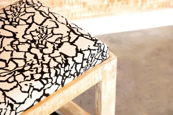 Coaster Aiden Fabric Upholstered Accent Bench Distressed White