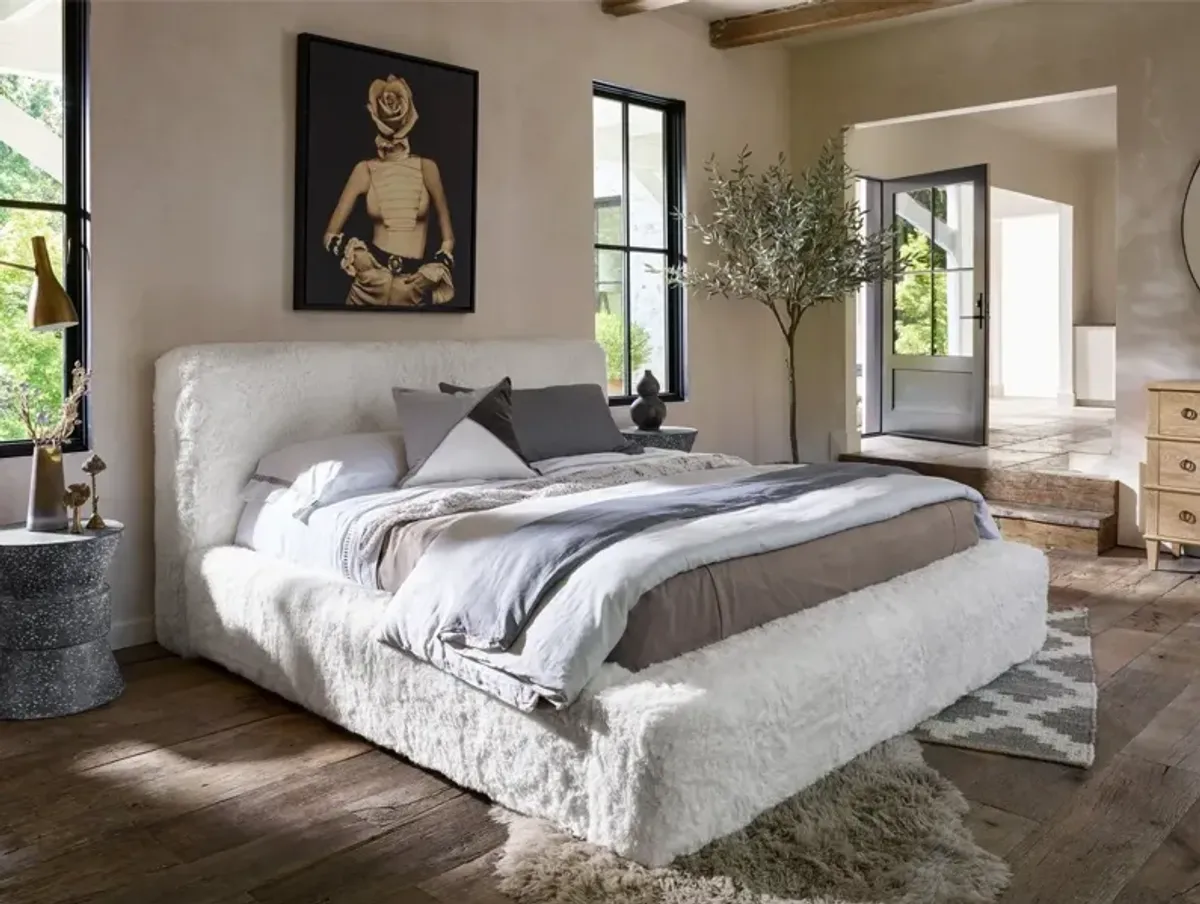 Universal Modern Farmhouse Highland White Queen Bed